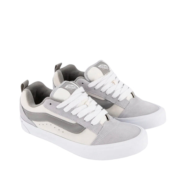 Tennis Knu Skool unisex color gris y negro