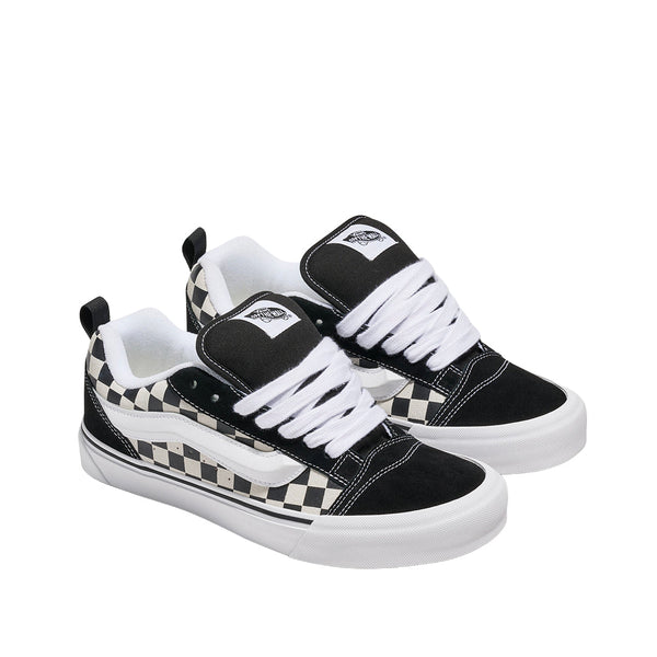 Tennis Knu Skool unisex color negro y blanco